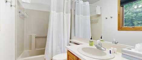 Dusche, Haartrockner, Handtücher