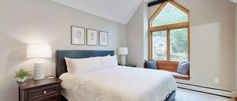 4 bedrooms, desk, iron/ironing board, free WiFi