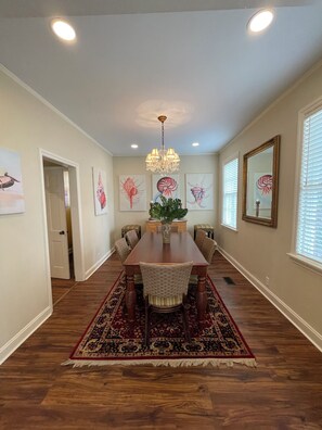 Dining - The Platform Townhome-Across from Dive Center (Moultrie)