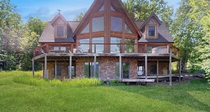 Spectacular home w/ views, expansive deck & hot tub; close to skiing & hiking