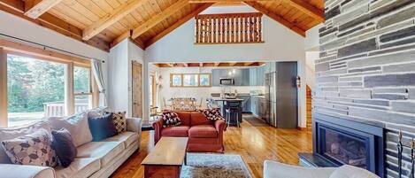 TV, fireplace