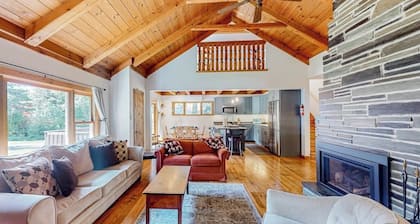 Mittersill Village Gem | House in Franconia with balcony, fireplace, & dogs ok