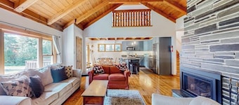 Mittersill Village Gem | House in Franconia with balcony, fireplace, & dogs ok