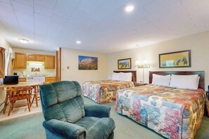 Escritorio, wifi gratis y ropa de cama 