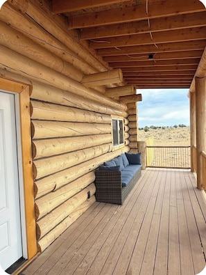 Terrace/patio - White Wolf Cabin and Hot Tub (Williams)
