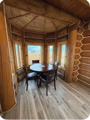 Dining - White Wolf Cabin and Hot Tub (Williams)