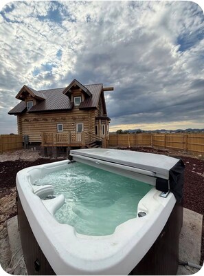 Terrace/patio - White Wolf Cabin and Hot Tub (Williams)