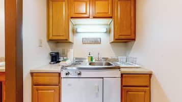 Micro-ondes, plaque de cuisson, cafetière/bouilloire, grille-pain