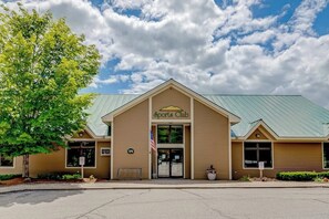 A building with a sign reading 'Sports Club' and a number '174' on the facade. - Comfy condo with spacious deck, fast WiFi, fireplace, indoor & outdoor pools (Lincoln)