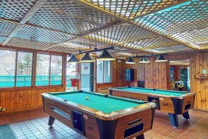A pool table with a green felt surface, wooden walls, and a ceiling with a lattice pattern. - NEW OWNER Mountainview condo-year round outdoor activities w/ pool & hot tub (Lincoln)