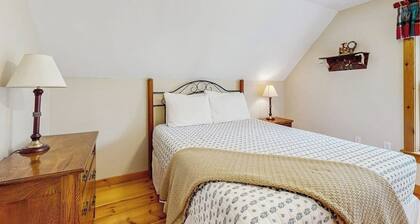 Dog-friendly home with huge yard - near swimming hole, snowmobiling