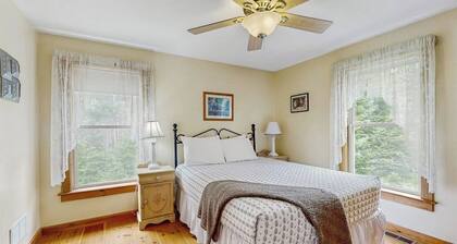 Dog-friendly home with huge yard - near swimming hole, snowmobiling