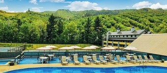 Elegant mountain condo near skiing with pools, hot tub, tennis, balcony, & W/D