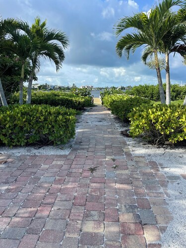 Sunrise ensuite, 1 Bed 1 bath on privately owned property on the Bay in Nokomis.