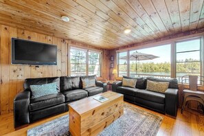 TV, DVD player, books, video library - Lakefront cottage with deck, patio, firepit, AC & W/D - secluded location (Wakefield)