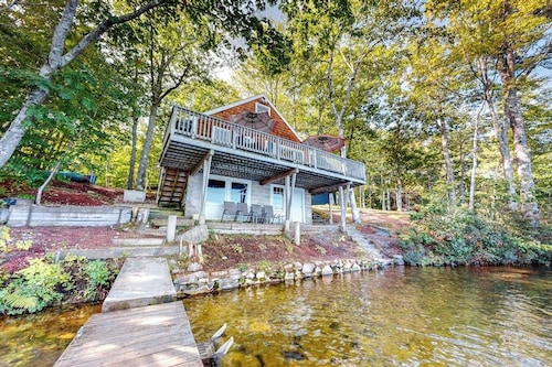 Lakefront cottage with deck, patio, firepit, AC & W/D - secluded location