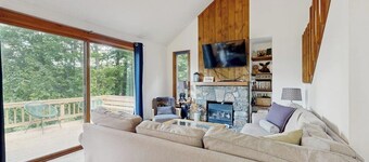 Dog-friendly mtn-view home with 2 hot tubs, pools, tennis, sandy pond, gym, BBQ