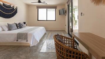 Desk, iron/ironing board, WiFi, bed sheets