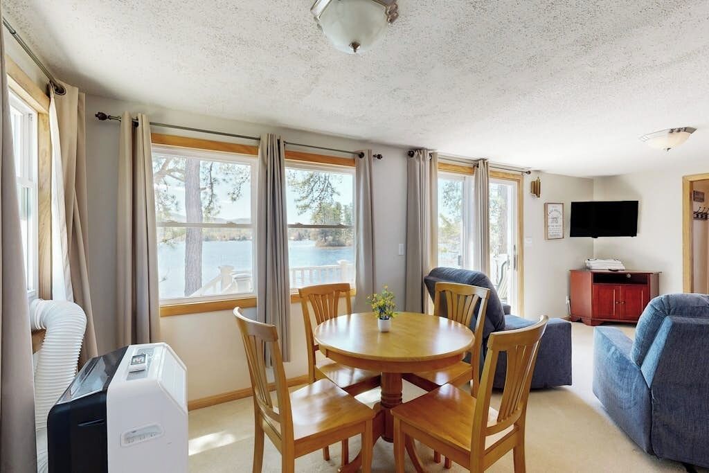 Tranquil Lakefront Cottage With Private Beach, Boat Slip & Fishing Kayak Access - New Hampshire