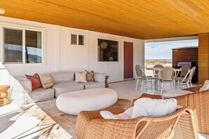 Outdoor dining - Sleeps ~6, Nowhere, Private Cinema, Sauna, Star Gazing Dome (Joshua Tree)