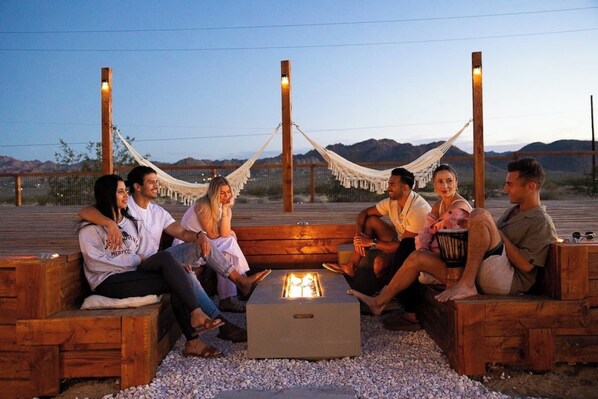 Property grounds - Sleeps ~6, Nowhere, Private Cinema, Sauna, Star Gazing Dome (Joshua Tree)