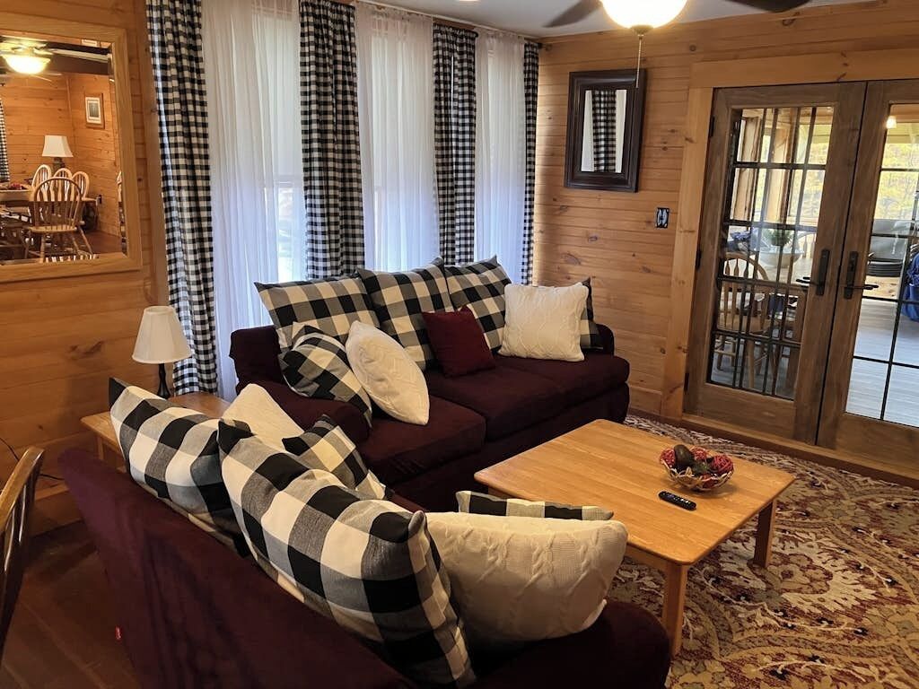 Historic Retreat Near Skiing & Town W/ Wonderful Views, Free Wifi, Gear Storage - New Hampshire