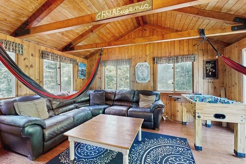 Dog-Friendly Cottage w/Free WiFi, Kayak, Firepit, and Wood Stove