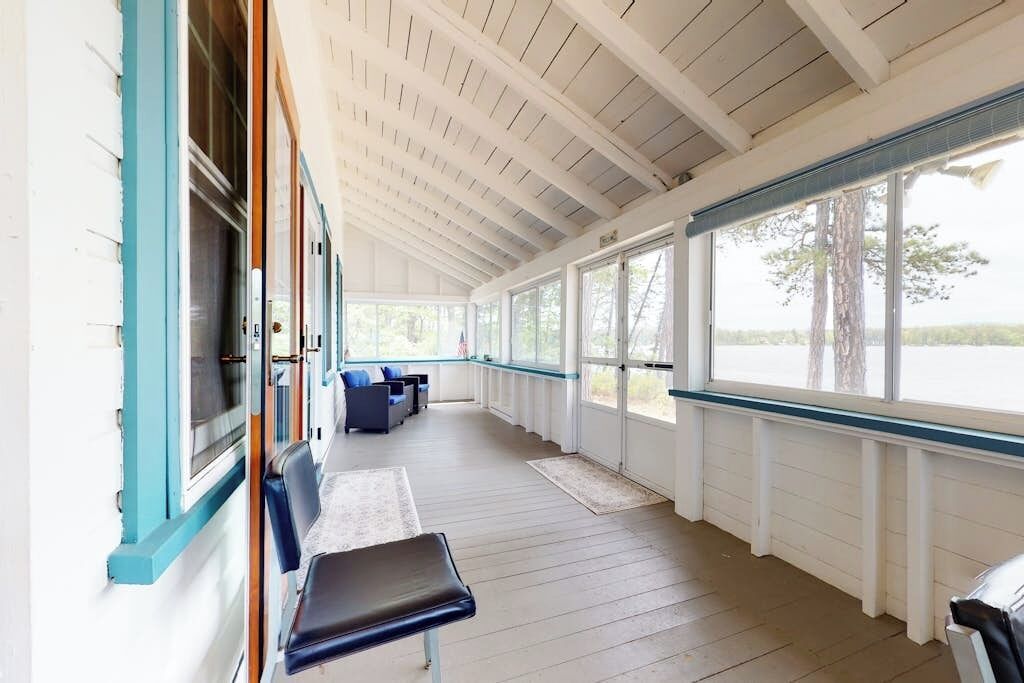Secluded Bayfront Cottage With Private Beach, Grill, & Bay Views - New Hampshire
