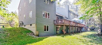 Cozy condo on the river with a wood-burning stove, deck & W/D - near skiing