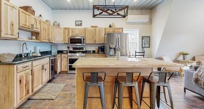 Mountain view retreat with furnished deck, kitchen, gas grill, & washer/dryer