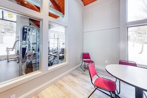 Dining - Ski-in/ski-out condo with deck, wood-burning fireplace, & community amenities (Dover)
