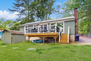 Exterior - Lakeside cottage with beautiful water-views and outdoor fire pit (Ossipee)
