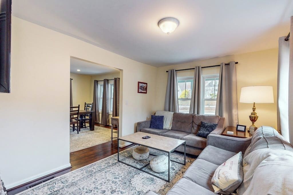 Downtown Home Central To Town, Skiing, Hiking, Shopping & Entertainment - Conway, NH