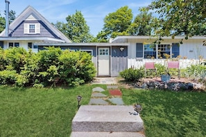 A house with a front yard, a stone pathway, and a wooden fence. - Intown home w/ views, private deck & firepit; close to Mt. Cranmore (North Conway)