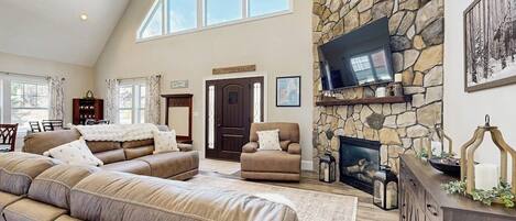 TV, fireplace