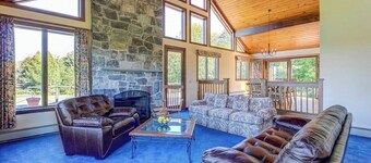 Secluded Luxury Home on Huge Property with Mountain Views - Near Slopes