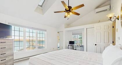 All Season Stunning Views & Lake Access: Water sports, Hiking, Golfing, Skiing