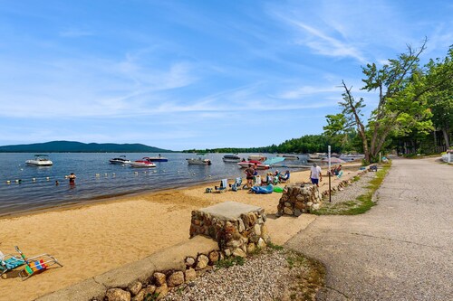 All Season Lakefront Ossipee Getaway with Beach Access: swim, golf, hike & ski