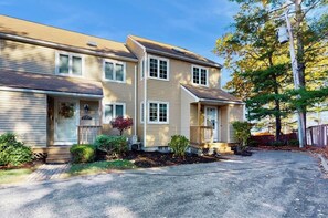 Exterior - All Season Stunning Views & Lake Access: Water sports, Hiking, Golfing, Skiing (Ossipee)