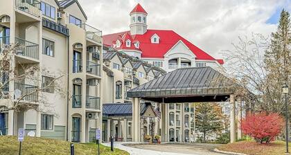 Mountainside condo w/ pool & rec room; walk to lifts & town