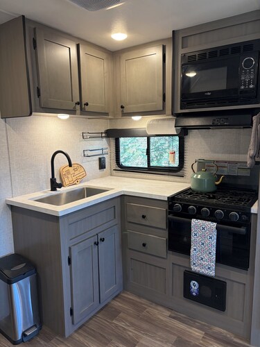 Lakefront Camper tucked away but minutes from the heart of Soldotna