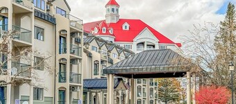 Mountainside Condo: walk to ski lift & town w/ pool & rec room