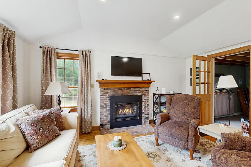 A Cozy, Dog-friendly Cottagefenced Yard, Endless Year Round Adventures - New Hampshire