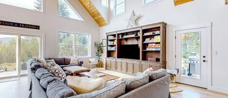 Smart TV, DVD player, table tennis, books