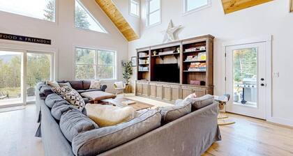 Ridgeview | Newer home in Whitefield with hot tub, firepit & mountain views