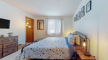1 bedroom, WiFi (free), bed sheets