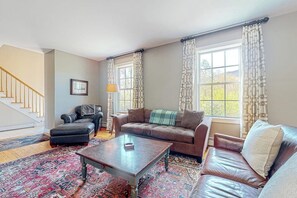 TV, DVD player - Mountain view home with large yard, lovely deck, pool table & fireplace (Dorset)