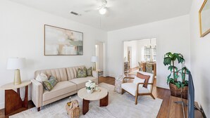 A spacious living room with a sofa, coffee table, and chairs, a ceiling fan, and a television. - Newly Furnished Cozy 2B~Mins to Medical center&NRG~Near Rice U~ Downtown Houston (Houston)