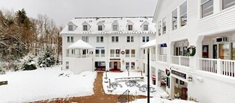 All-seasons condo with on-site golf, pools, athletic courts, gym, & EV charger