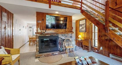 Cozy condo w/ wood-burning fireplace, deck, wifi, w/d, bus route, TVs, cable
